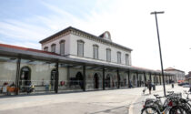 Aggressione in stazione a Bergamo: ragazzo minacciato da due rapinatori con un coltello