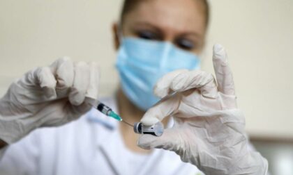 Terza dose e antinfluenzale, in ospedale a Bergamo si allestiscono 6 linee vaccinali