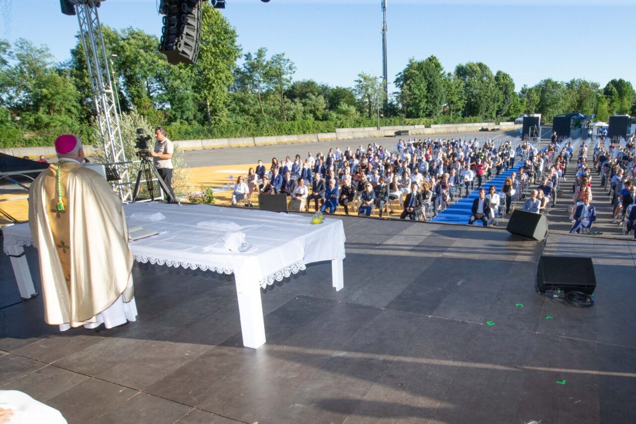 Un libro racconta come 350 artigiani, volontari e ultrà hanno creato l’ospedale in Fiera