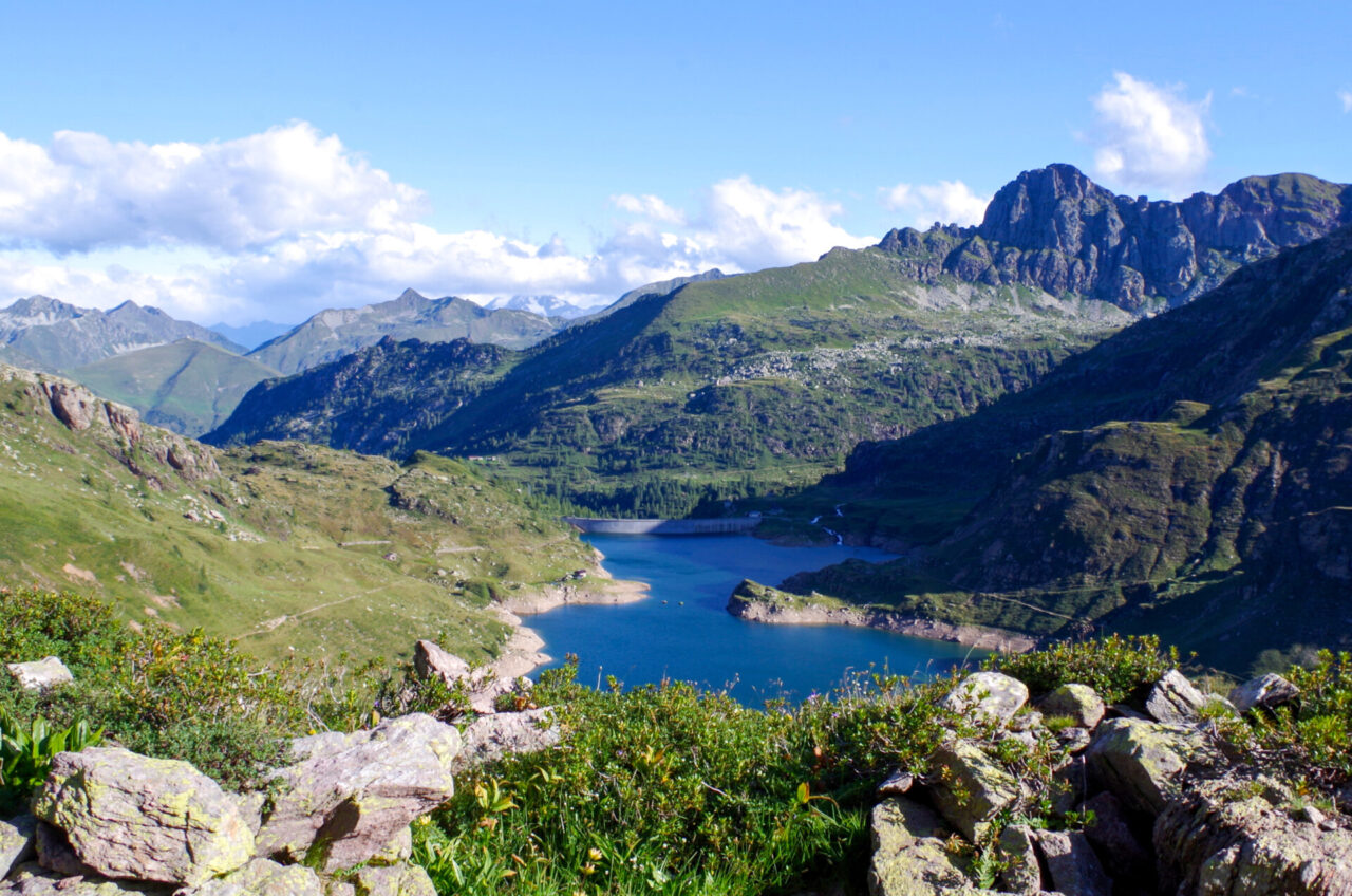 Precipita in un canalone ai Laghi Gemelli, muore una ragazza di 20 anni