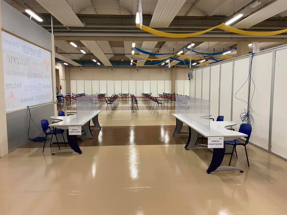 La grandine danneggia l’hub di Chiuduno: vaccinazioni garantite, ma al Cus di Dalmine