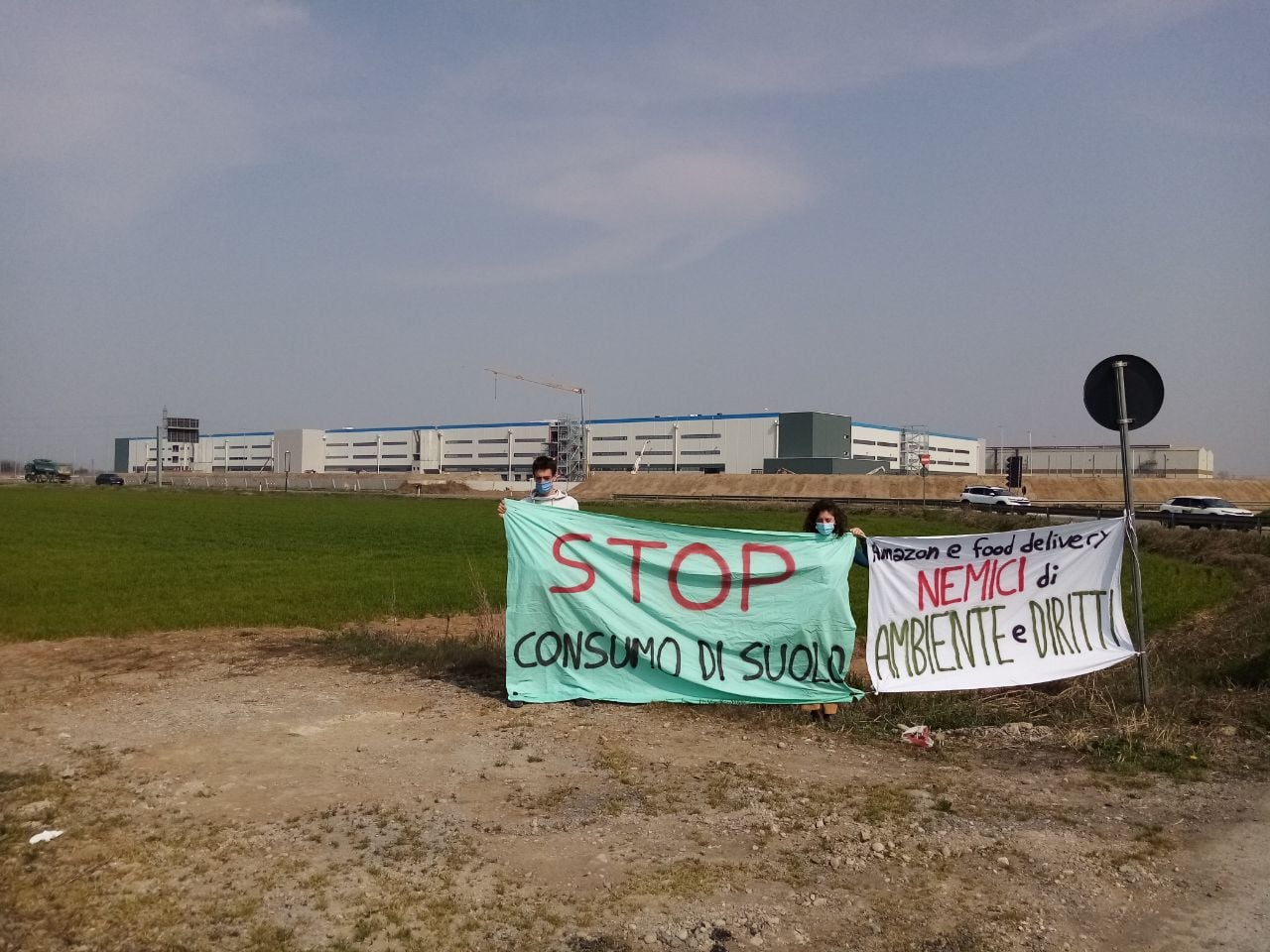 Fridays for future all’attacco di Amazon: «Non è sufficiente regalare e piantare alberi»