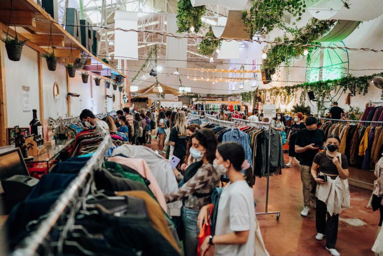 Vinokilo, allo Spazio Fase si compra il vintage al chilo (da 40 a 50 euro)