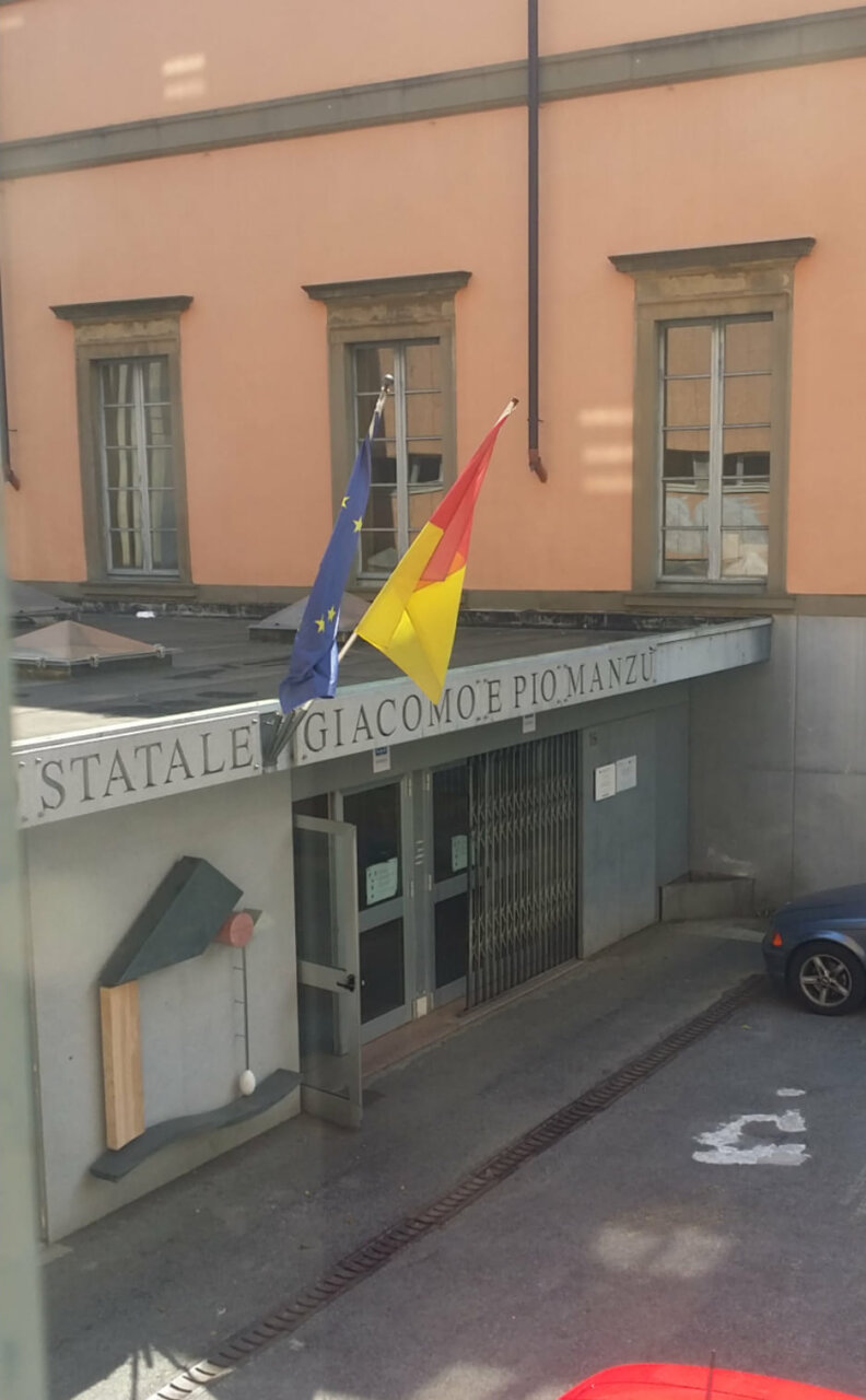 Italia in finale agli Europei, e c’è chi tiferà con una bandiera rubata al liceo artistico