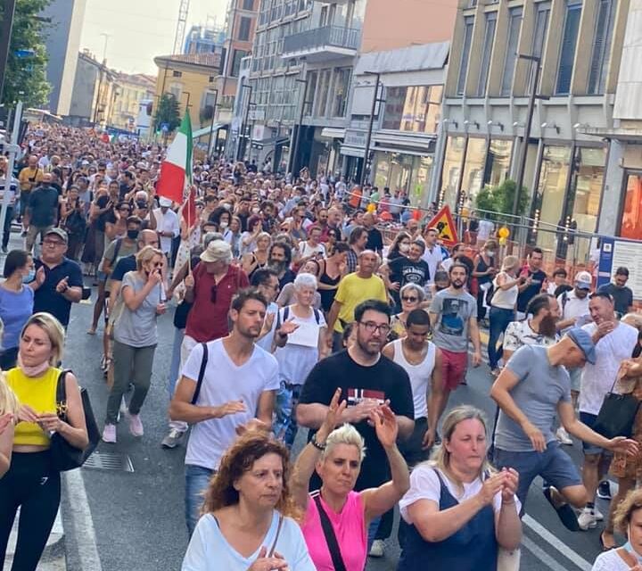 Corteo no-vax in centro città: partecipanti e organizzatori saranno multati e denunciati