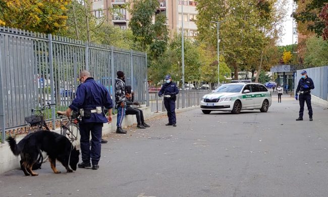 Nasconde la droga nell’auto e la lascia nel box del vicino: arrestato