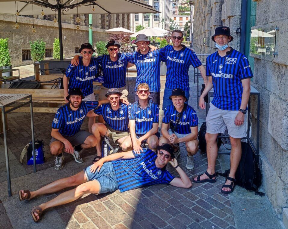 Maehle mania: dieci giovani danesi in gita a Bergamo con indosso la 3 nerazzurra