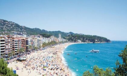 Ragazzi bergamaschi positivi al Covid in Spagna: costretti a dormire in spiaggia