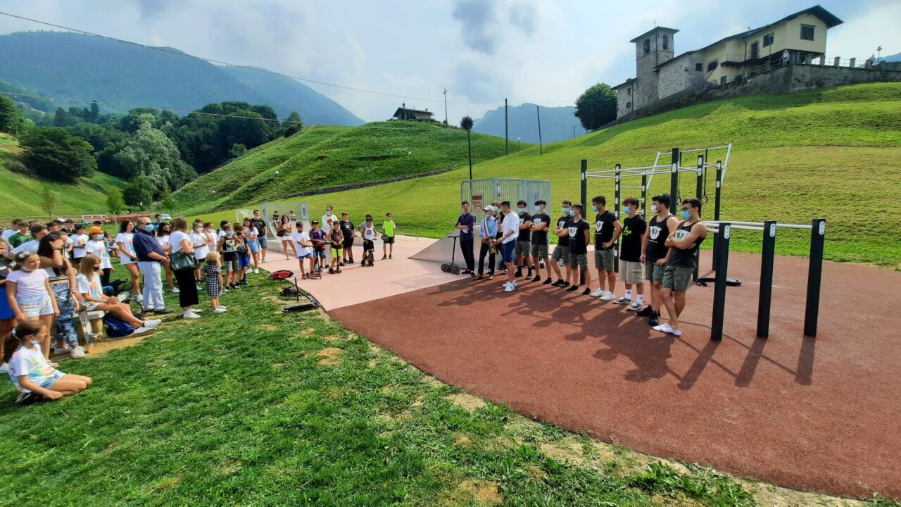 Inaugurata a Gandino la nuova area per gli sport giovani, che sarà gestita… dai giovani