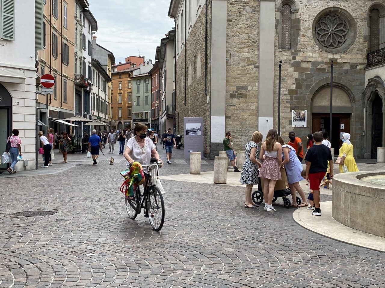Contagi sempre in calo. Moratti: «In un mese in Lombardia terapie intensive giù del 77%»