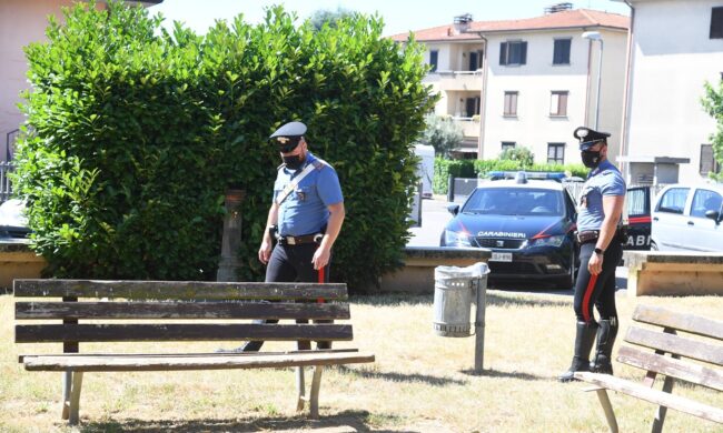 Baby gang aggredisce e rapina un 19enne, arrestati tre minorenni