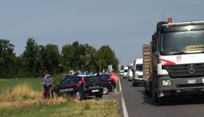 Travolto da un'automobile lungo la provinciale Francesca: morto un uomo di 72 anni