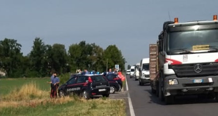 Travolto da un’automobile lungo la provinciale Francesca: morto un uomo di 72 anni