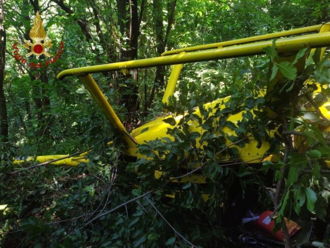 Elicottero privato in difficoltà, atterraggio sopra Pontida