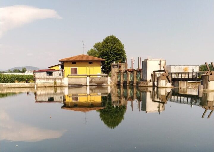 Sub attaccato a un pilone per quasi un’ora nell’Oglio: salvato dai pompieri