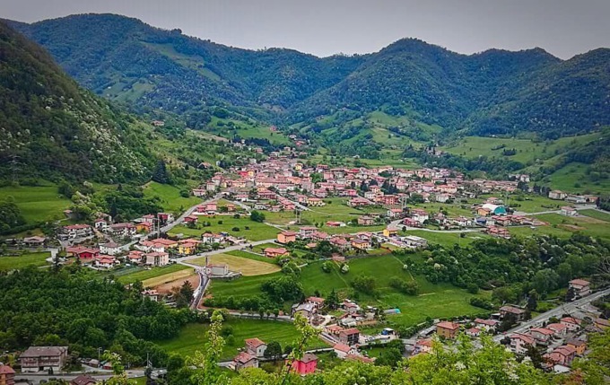 Berzo San Fermo, i cinghiali fanno sempre più danni. Si prova a “combatterli” coi droni