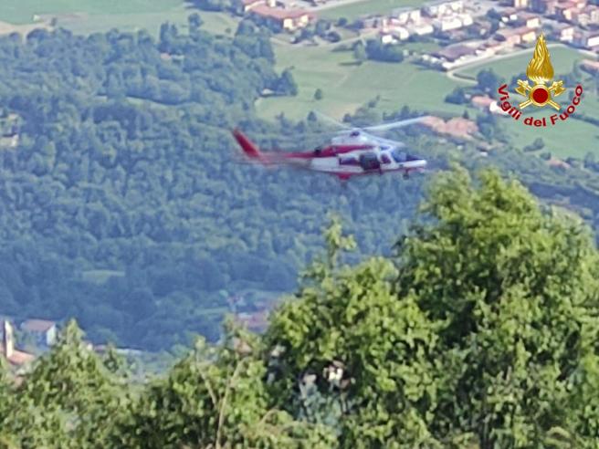 Cane finisce in una cavità sul Monte Linzone, salvato dai Vigili del fuoco