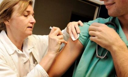 Operatori sanitari non vaccinati: l'Ats ha sospeso i primi 15 medici e 95 infermieri
