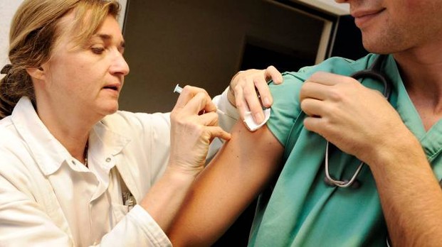 Operatori sanitari non vaccinati: l’Ats ha sospeso i primi 15 medici e 95 infermieri