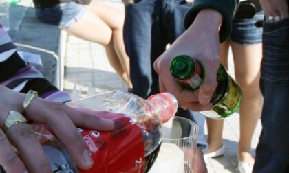 Dalmine, stop ai bivacchi notturni: vietato bere alcol nel parco Pertini e in piazza