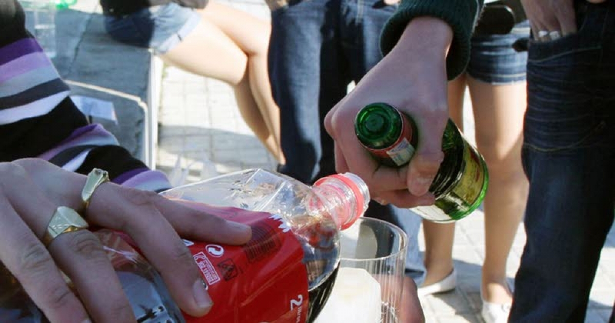 Dalmine, stop ai bivacchi notturni: vietato bere alcol nel parco Pertini e in piazza