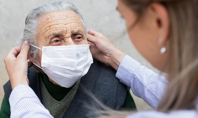 Regione taglia tamponi e mascherine per Rsa e centri disabili: «Inaccettabile»