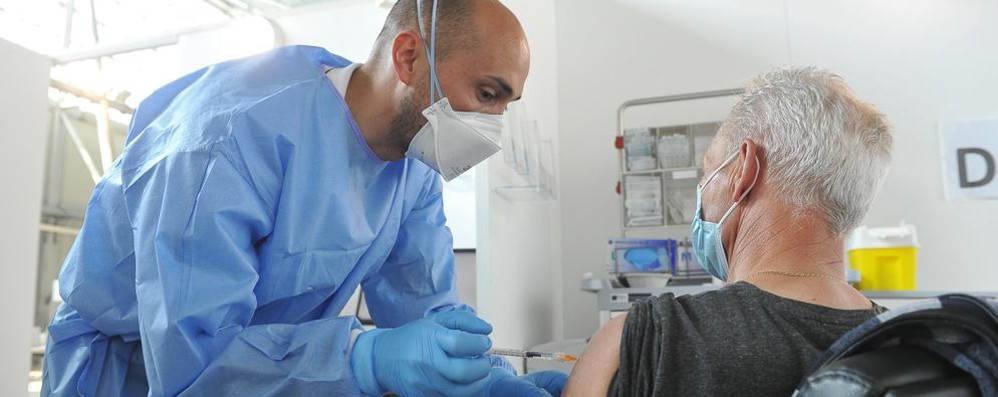 I centri vaccinali bergamaschi non si fermano A Ferragosto più di duemila le prenotazioni