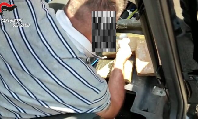 In auto dodici chili di cocaina: arrestata una coppia di ventenni