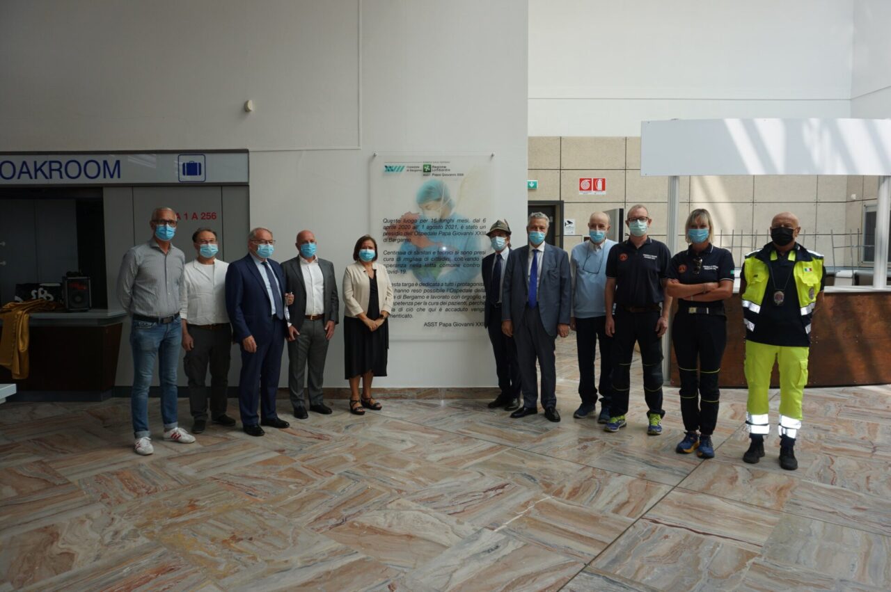 Il Papa Giovanni saluta e ringrazia la Fiera: all’ingresso una targa per non dimenticare