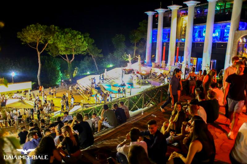 Gabicce Mare, Baia Imperiale chiusa per 15 giorni dopo il video girato da una bergamasca (positiva al Covid)