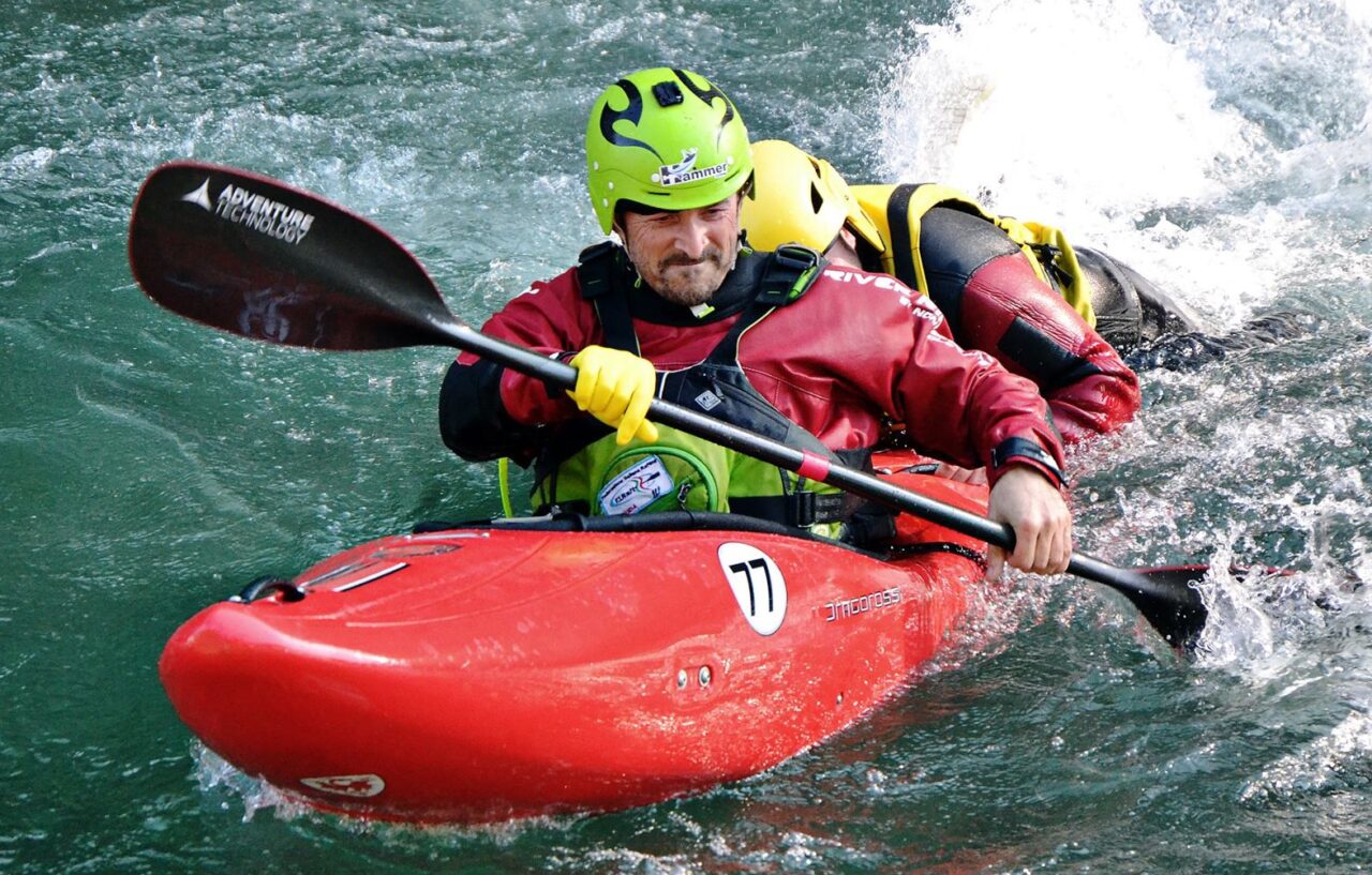 Tragedia in Val Brembana: istruttore di kayak travolto dalla violenza del torrente