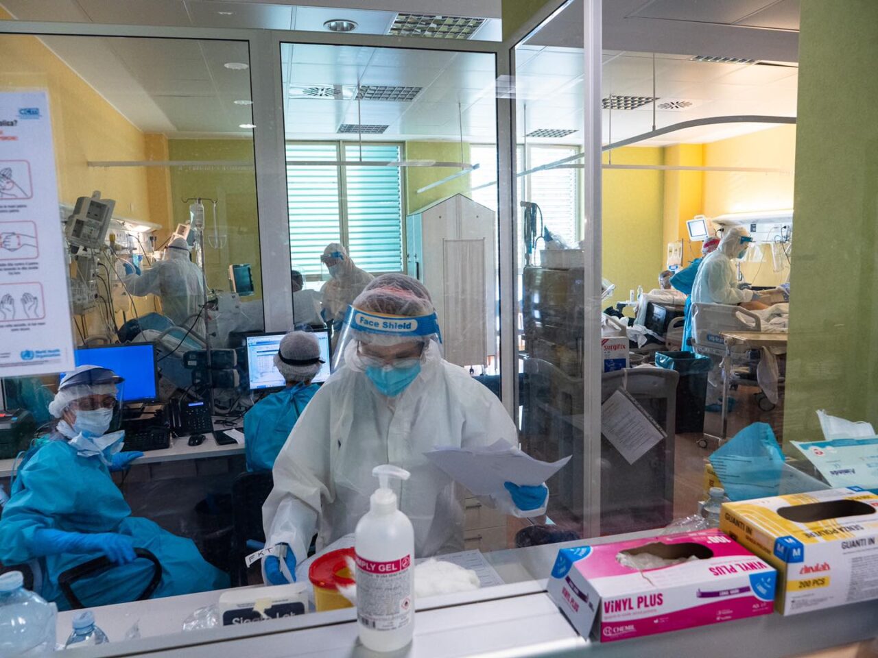 Diminuiscono i tamponi e anche i positivi al Covid: a Bergamo sono 10 in più