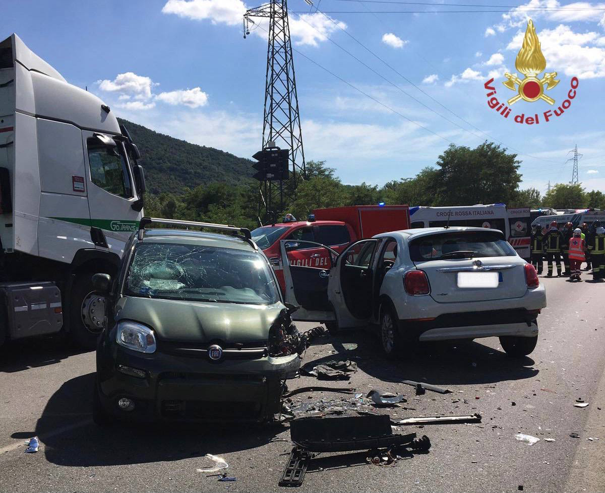 Schianto fra tre automobili tra Nembro e Albino: quattro feriti, tra loro anche un bimbo