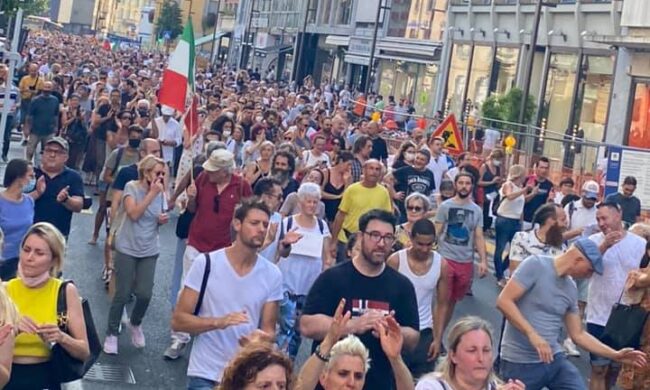 Corteo contro il Green Pass del 24 luglio: scattano le prime 51 denunce