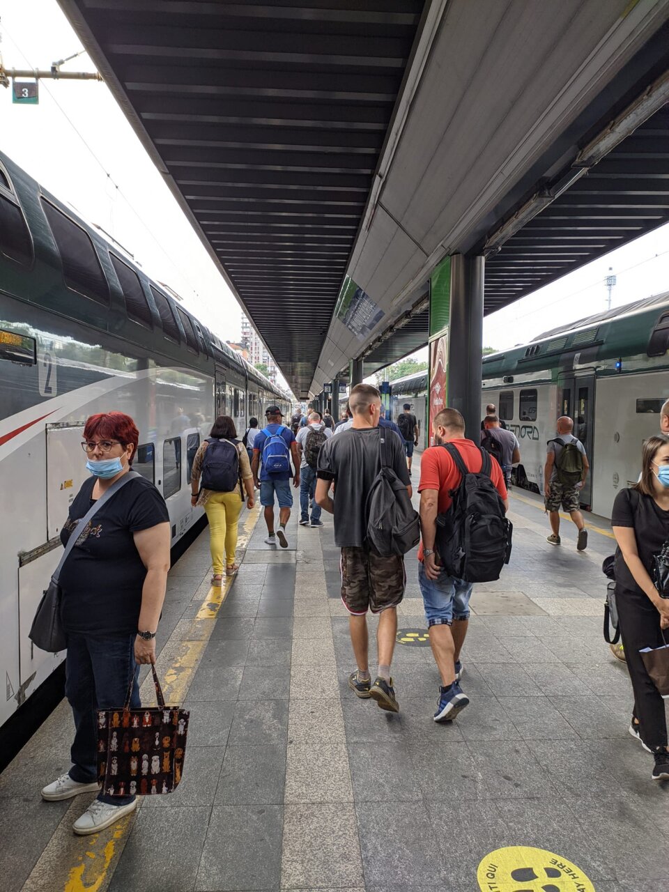 Trenord “taglia” in anticipo di una settimana le corse: proteste social dei pendolari