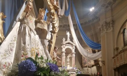 Sabato Carona chiude il Centenario della parrocchiale con la Processione delle Rose