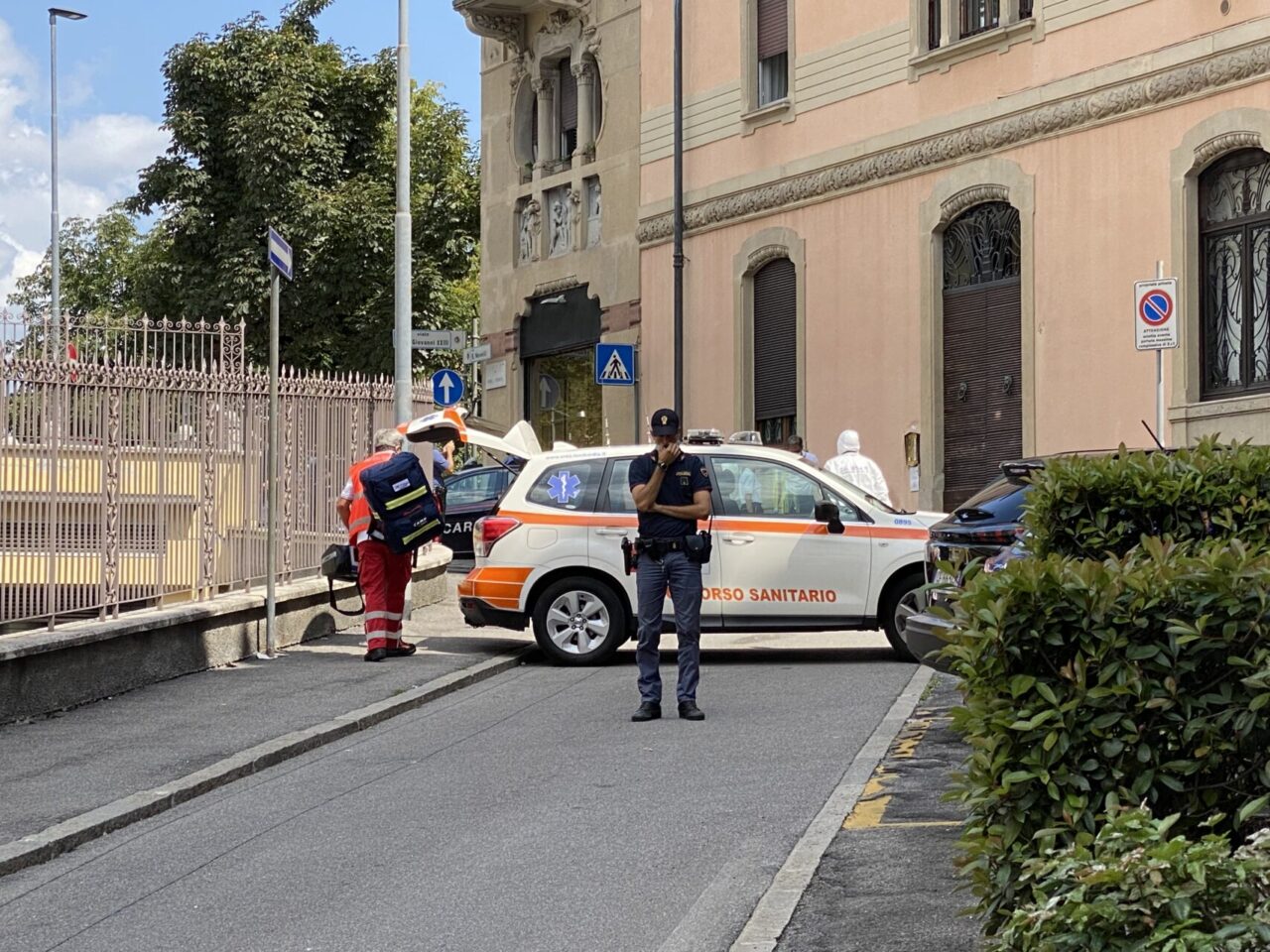 Per l’accusa il giovane è salito in casa a prendere il coltello e poi ha affrontato la vittima