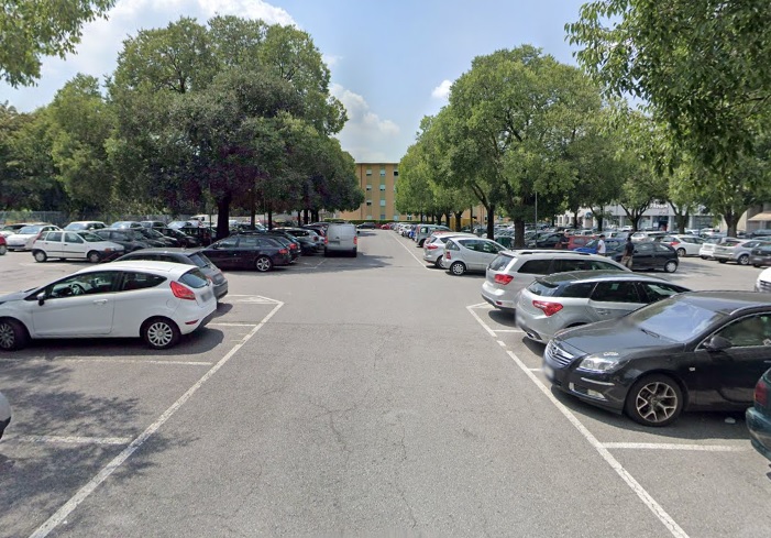 Finisce un’era: da fine agosto si dovrà pagare la sosta al piazzale della Malpensata