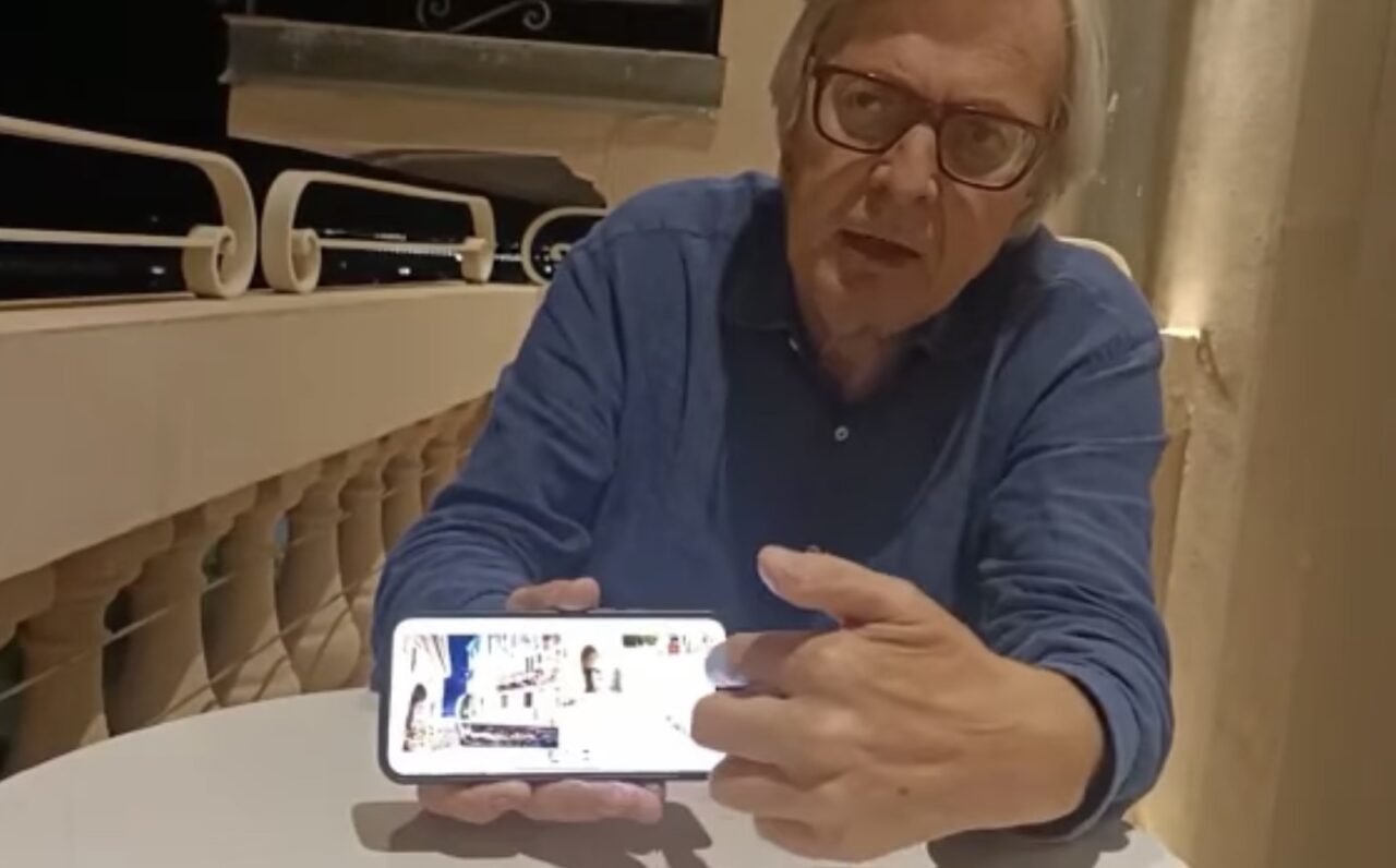 Sgarbi replica alla sfida del soprintendente: «Farò rimuovere la ringhiera quando sarò ministro»