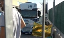 Incidente mortale nel Torinese: autista Italtrans schiacciato dal tir che stava scaricando