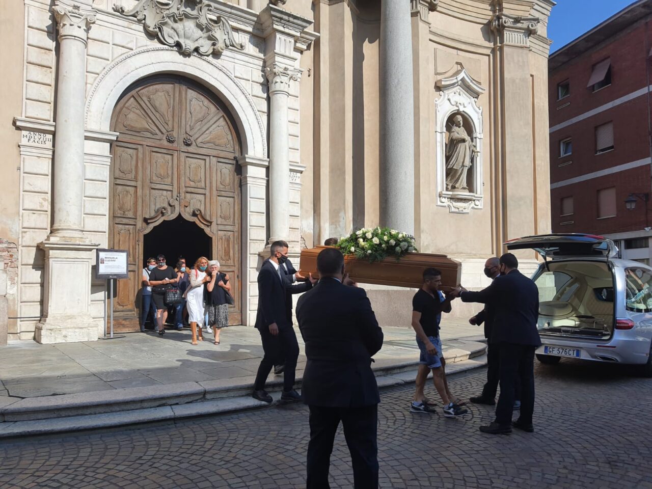 Treviglio saluta mamma Manuela: «Questa tragedia ci insegni a dominare noi stessi»