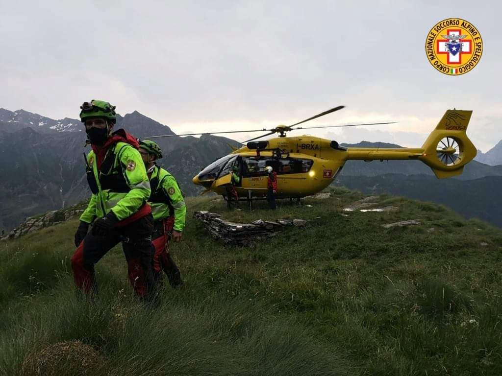 Va a funghi e scivola in un canale impervio, a Piazzatorre muore un sessantenne di Bresso
