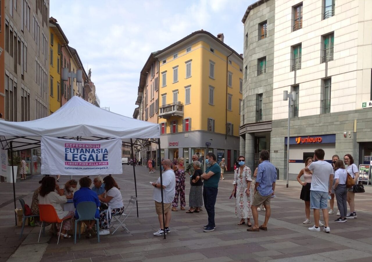 Oltre 750 mila italiani hanno firmato per sostenere il referendum sull’eutanasia legale