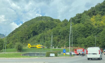 Schianto tra due automobili in Val Gandino: morto un uomo di 86 anni, ferite due donne