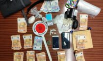 Nascondeva in casa cocaina, hashish e 10mila euro in contanti: arrestato 34enne tunisino