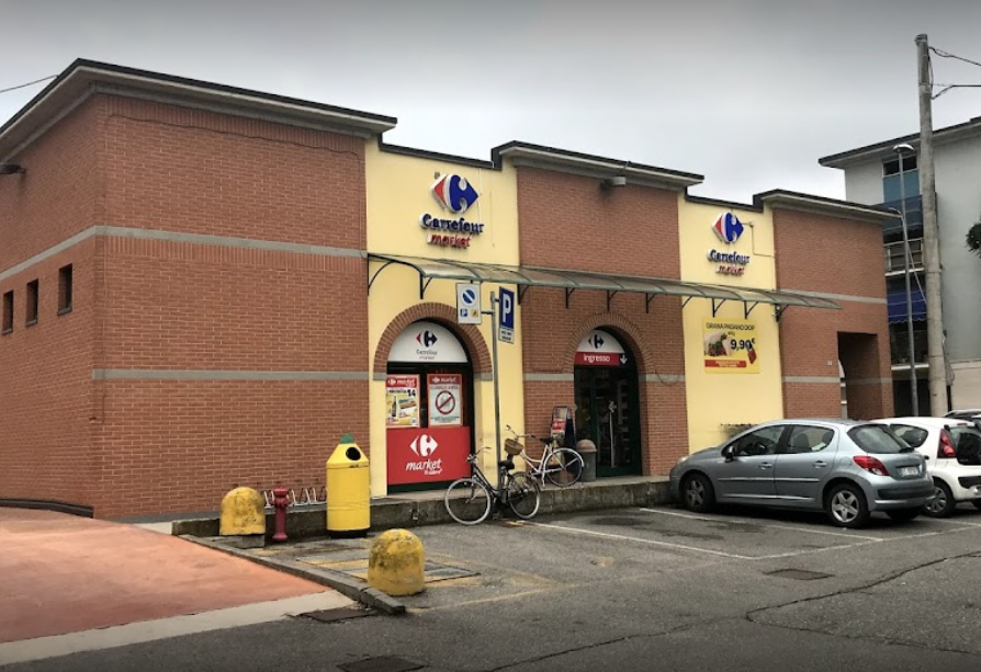 Pagazzano, si nascondono nei bagni e in pausa pranzo svuotano le casse del Carrefour