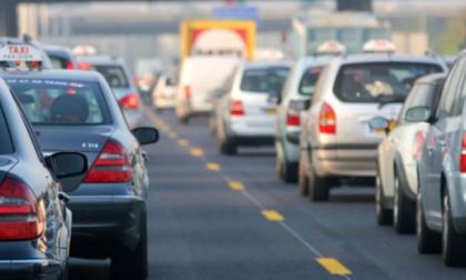 Scontro lungo la A4 tra Brescia e Desenzano: code chilometriche e otto feriti