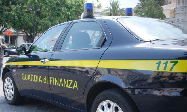 Truffe ed estorsioni grazie a documenti falsi: chiesto il rinvio a giudizio per 24 persone