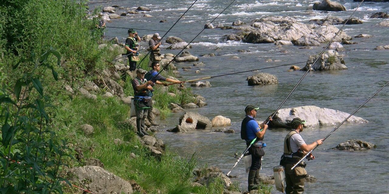 Stop alle gare: nei fiumi e nei laghi non si possono più pescare trote e coregoni