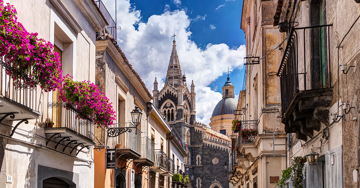 Sfilano il portafogli dalla borsa dimenticata. Denunciati un bergamasco e la compagna